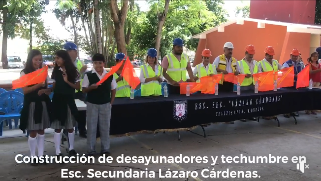 SE DIO EL BANDERAZO DE INICIO A LA OBRA DE CONSTRUCCIÓN DE DESAYUNADORES Y TECHUMBRE DE LA ESCUELA SECUNDARIA LÁZARO CÁRDENAS.